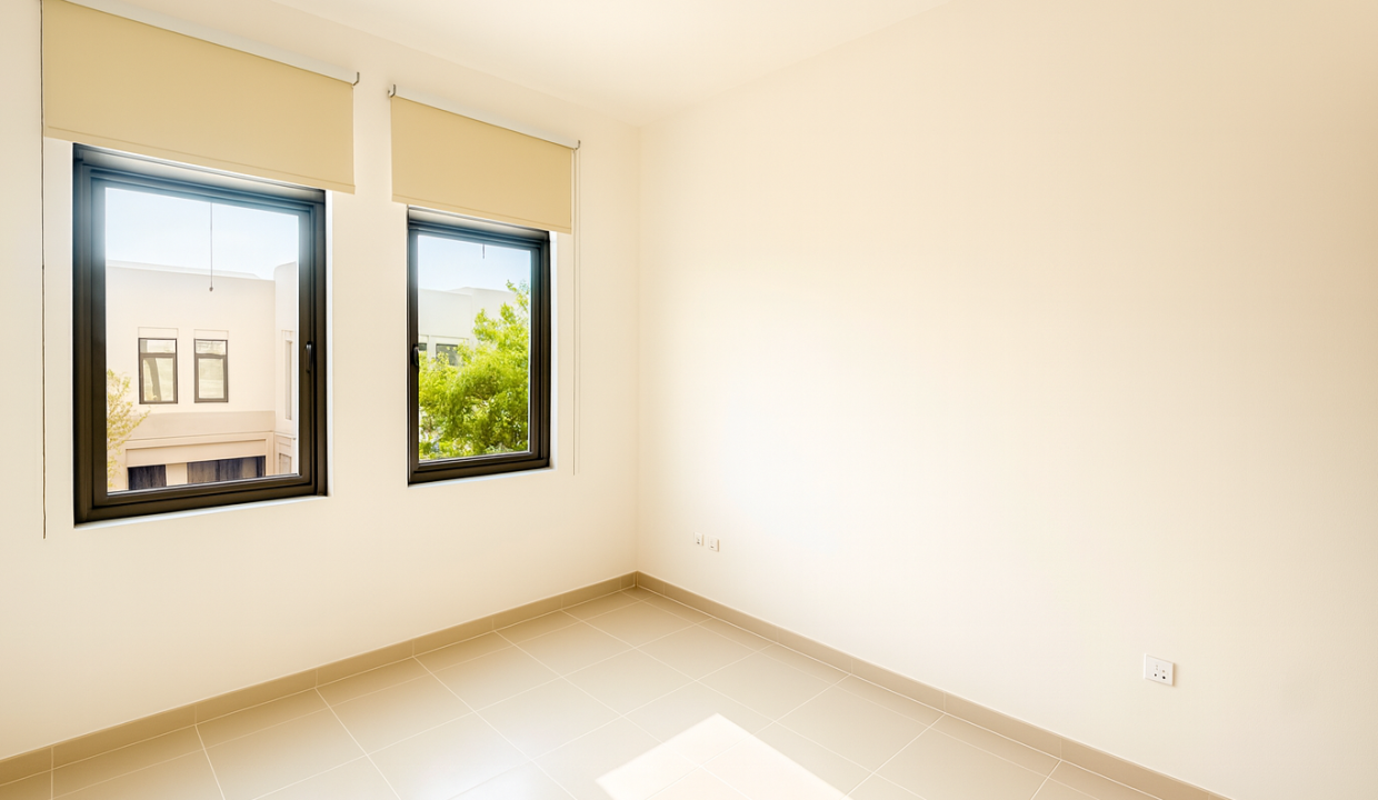 Bright and Spacious Interior View (1)