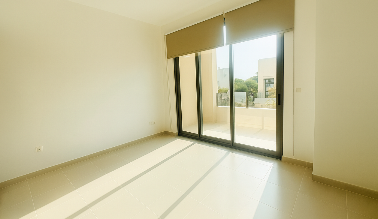 Modern Bedroom with Balcony View (3)
