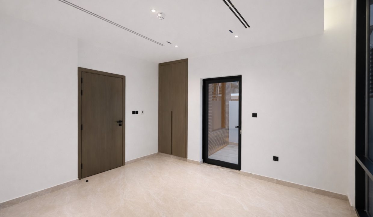 WhatsApp Image 2026-04-16 at 15.54.02-12