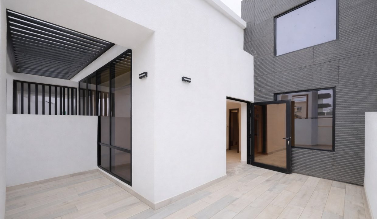 WhatsApp Image 2026-04-16 at 15.54.02-14