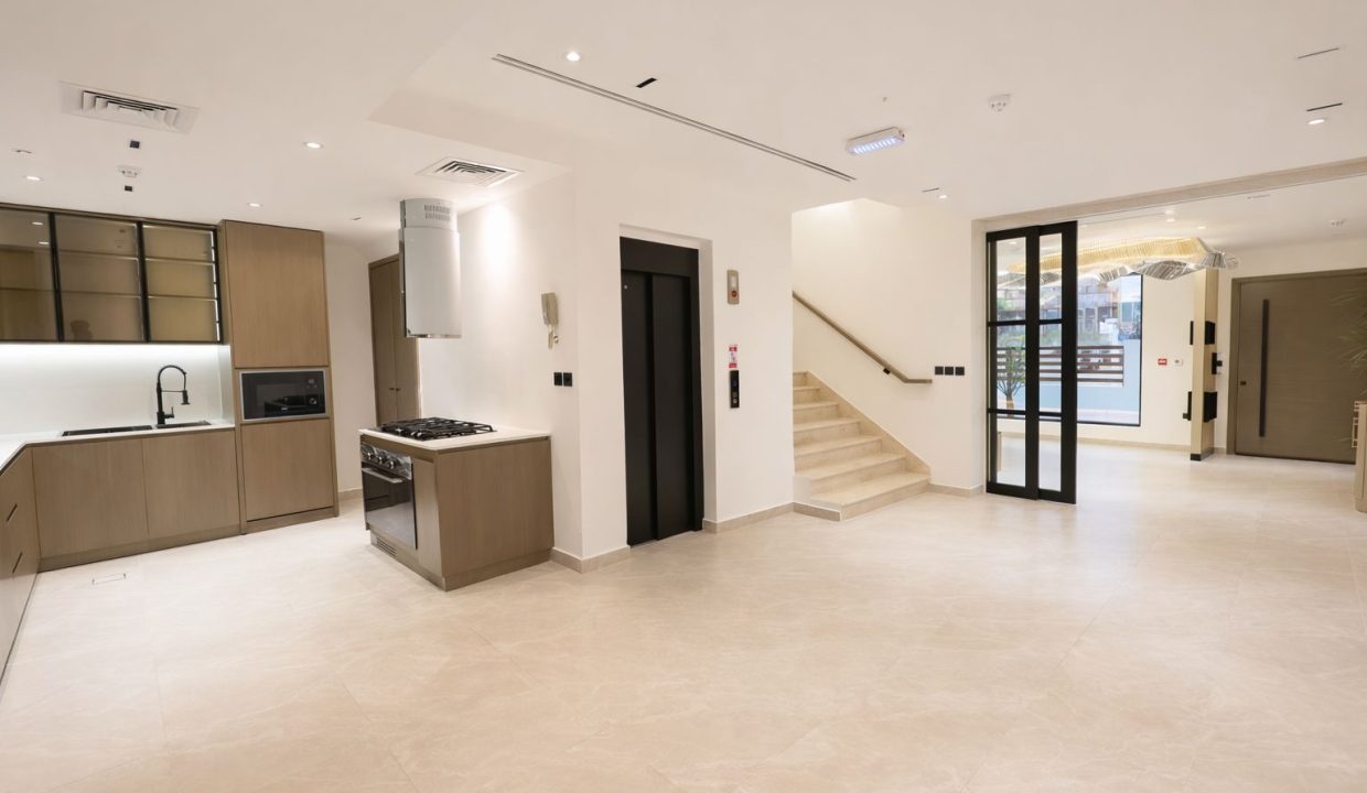 WhatsApp Image 2026-04-16 at 15.54.04-25