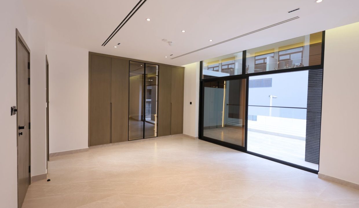 WhatsApp Image 2026-04-16 at 15.54.06-38