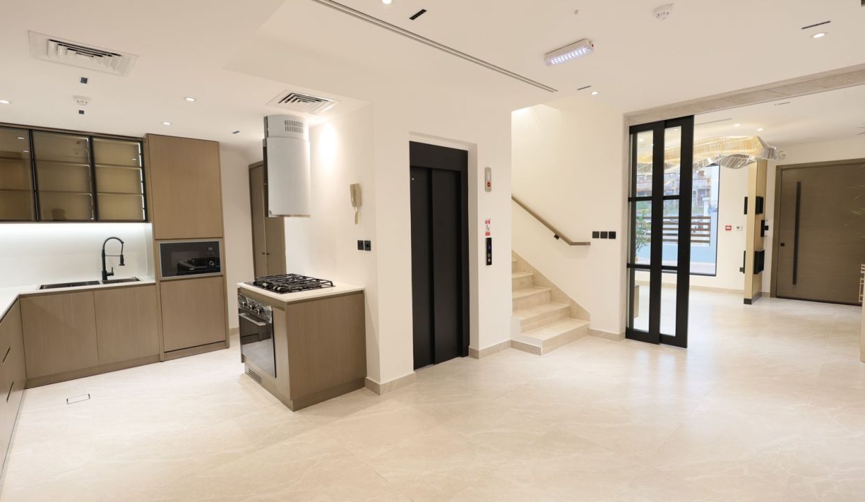 WhatsApp Image 2026-04-16 at 15.54.07-39